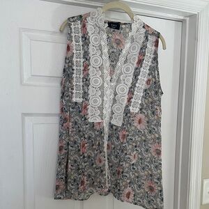 VICI Floral Lace Sleeveless Blouse
